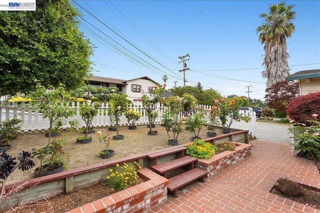 24805 Canyon View Ct, Hayward, CA 94541