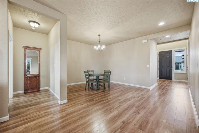 3919 Charleston, Pasco, WA 99301