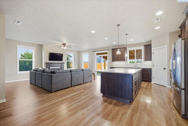 3919 Charleston, Pasco, WA 99301