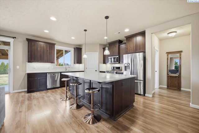 3919 Charleston, Pasco, WA 99301