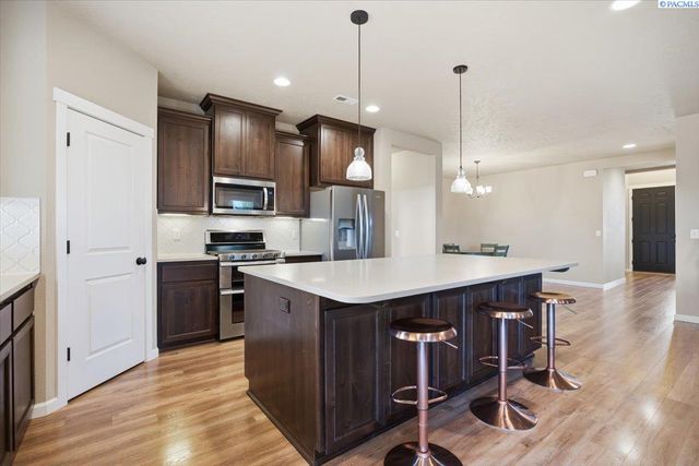 3919 Charleston, Pasco, WA 99301