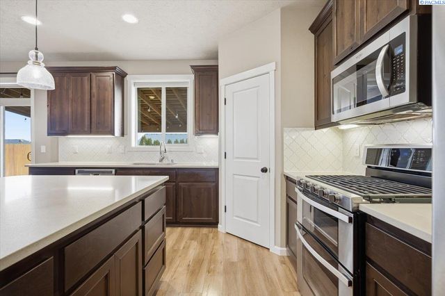 3919 Charleston, Pasco, WA 99301