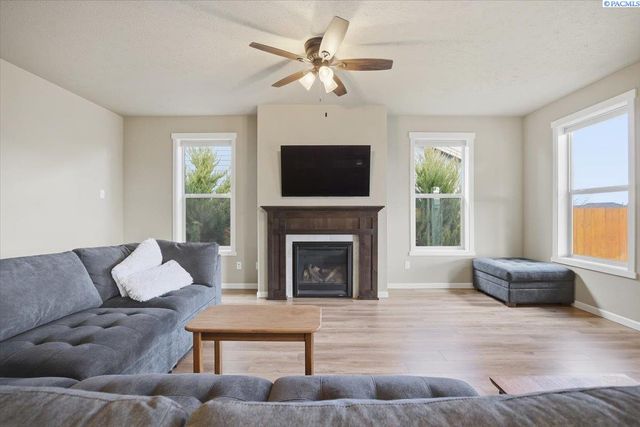 3919 Charleston, Pasco, WA 99301