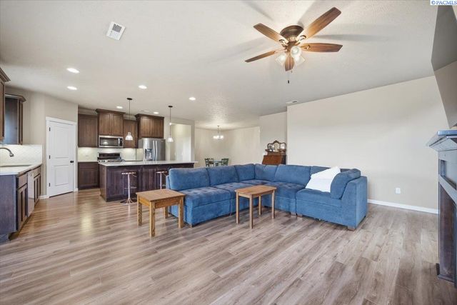 3919 Charleston, Pasco, WA 99301