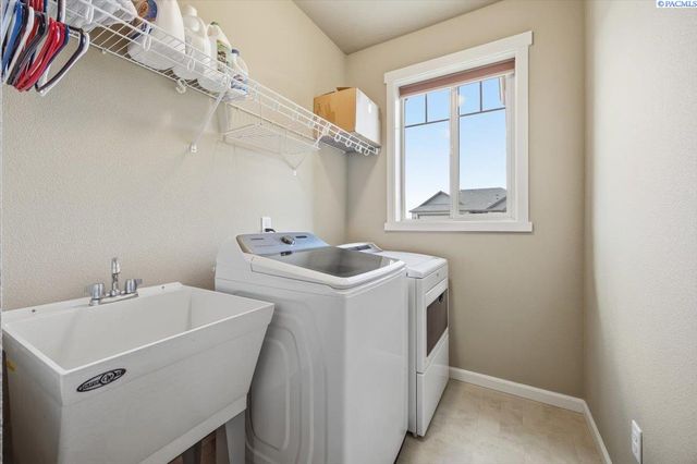 3919 Charleston, Pasco, WA 99301