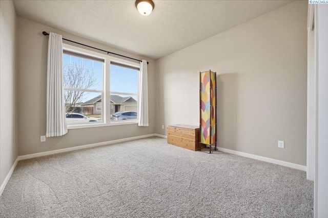 3919 Charleston, Pasco, WA 99301