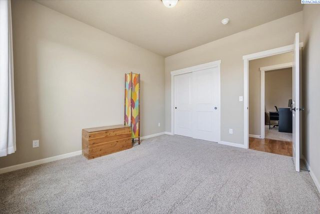 3919 Charleston, Pasco, WA 99301