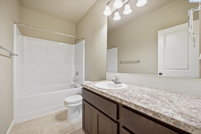 3919 Charleston, Pasco, WA 99301