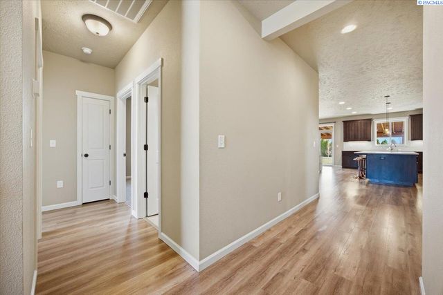 3919 Charleston, Pasco, WA 99301