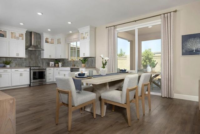 2055 Shoreline Dr, Riverbank, CA 95367