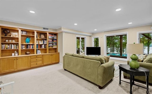3905 Oak Hollow Drive, High Point, NC 27265