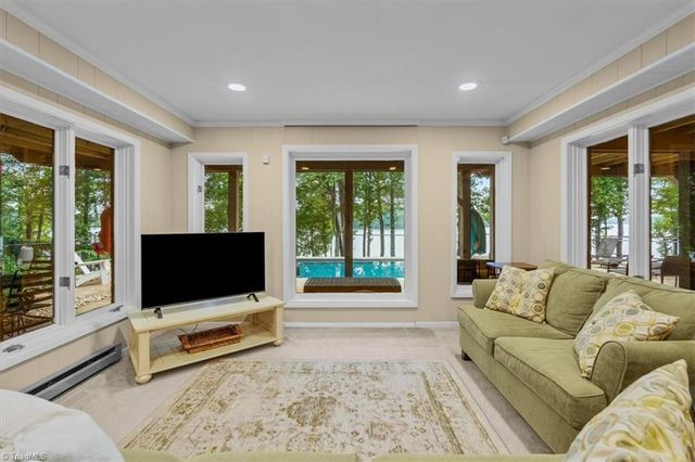 3905 Oak Hollow Drive, High Point, NC 27265