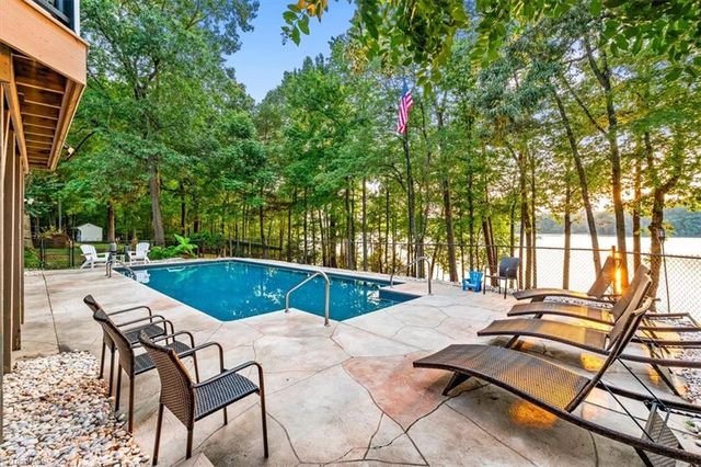3905 Oak Hollow Drive, High Point, NC 27265