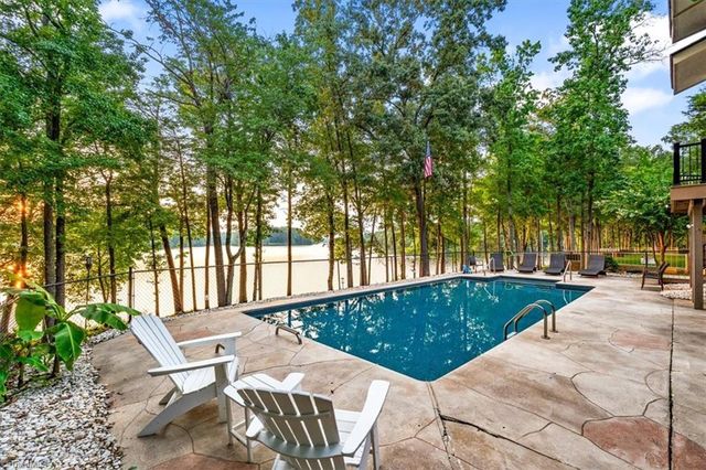3905 Oak Hollow Drive, High Point, NC 27265