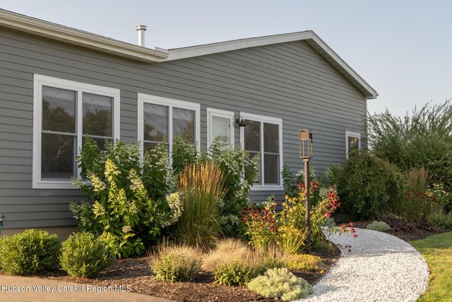 16 Lucas Lane, Hudson, NY 12534