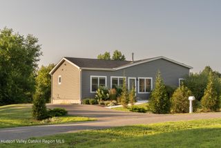 16 Lucas Lane, Hudson, NY 12534