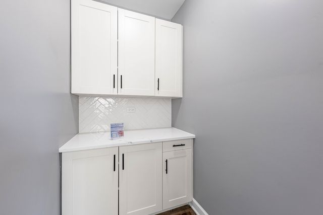 2107 EAST Avenue, Berwyn, IL 60402