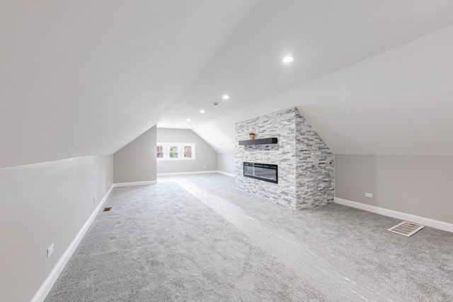 2107 EAST Avenue, Berwyn, IL 60402