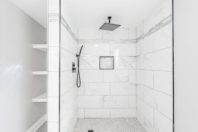 2107 EAST Avenue, Berwyn, IL 60402