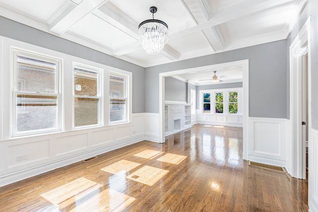 2107 EAST Avenue, Berwyn, IL 60402