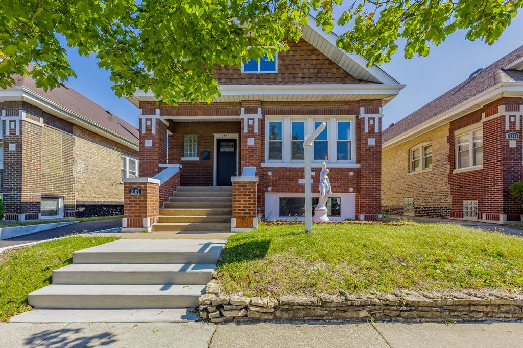 2107 EAST Avenue, Berwyn, IL 60402