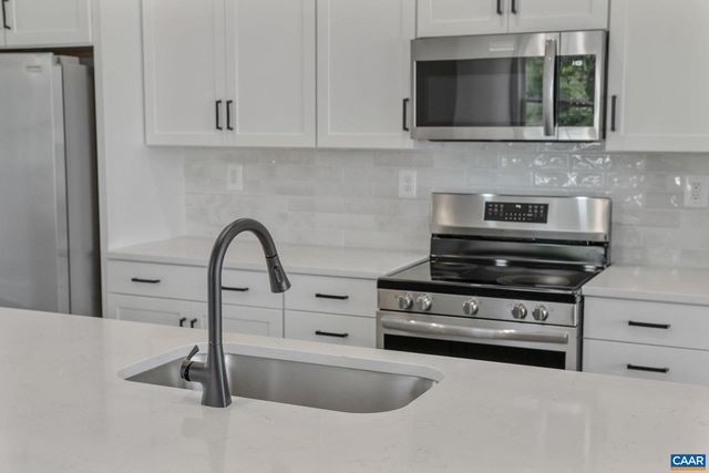 110 PARK RIDGE DR, Crozet, VA 22932