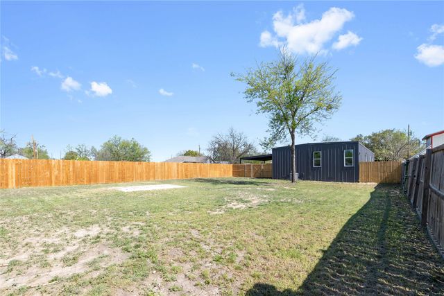 1111 Magnolia Street, Brownwood, TX 76801