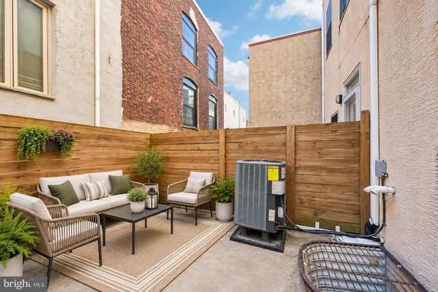 2321 E THOMPSON ST, Philadelphia, PA 19125