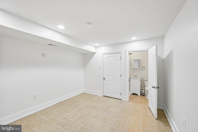 2321 E THOMPSON ST, Philadelphia, PA 19125