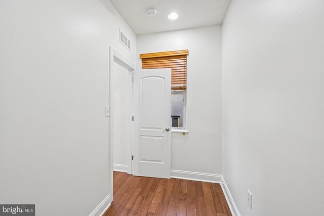 2321 E THOMPSON ST, Philadelphia, PA 19125