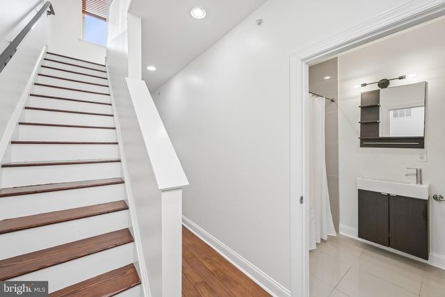 2321 E THOMPSON ST, Philadelphia, PA 19125