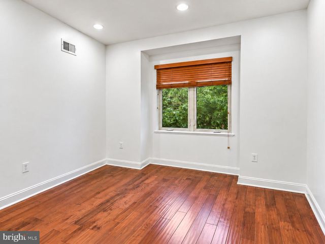 2321 E THOMPSON ST, Philadelphia, PA 19125