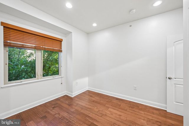 2321 E THOMPSON ST, Philadelphia, PA 19125