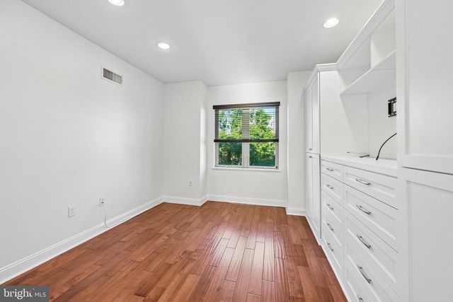 2321 E THOMPSON ST, Philadelphia, PA 19125