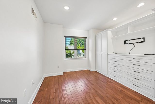 2321 E THOMPSON ST, Philadelphia, PA 19125