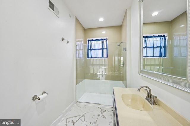 2321 E THOMPSON ST, Philadelphia, PA 19125