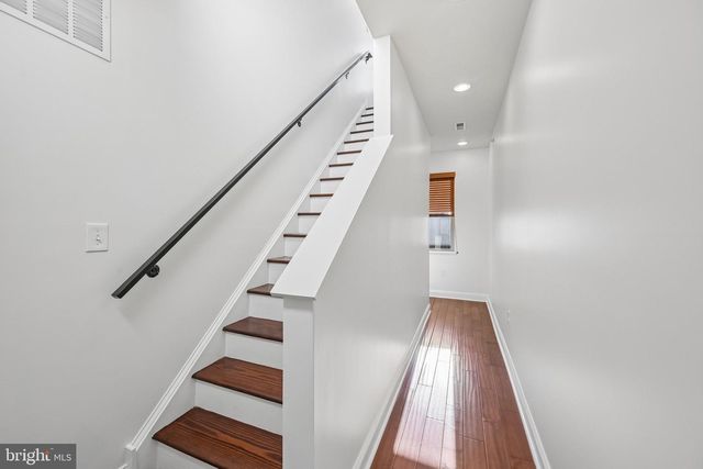 2321 E THOMPSON ST, Philadelphia, PA 19125