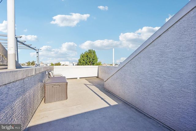 2321 E THOMPSON ST, Philadelphia, PA 19125