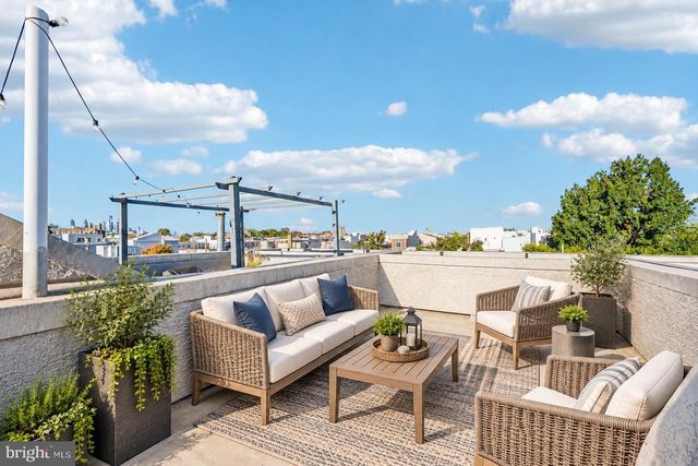 2321 E THOMPSON ST, Philadelphia, PA 19125