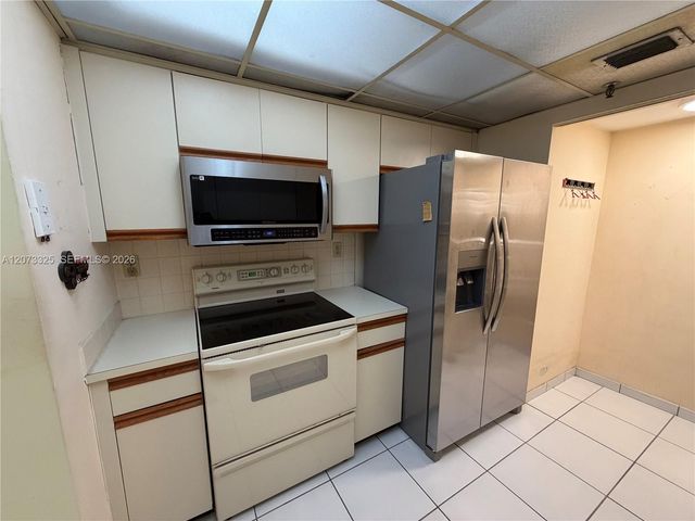 2457 Collins Avenue 1405, Miami Beach, FL 33140