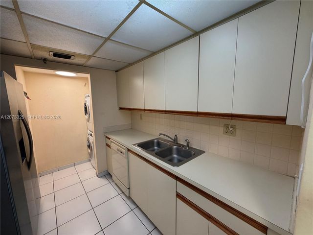 2457 Collins Avenue 1405, Miami Beach, FL 33140