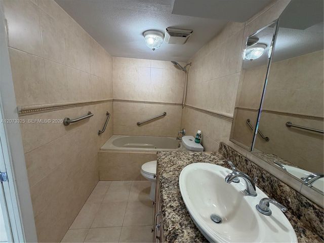 2457 Collins Avenue 1405, Miami Beach, FL 33140
