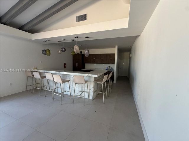 2457 Collins Avenue 1405, Miami Beach, FL 33140