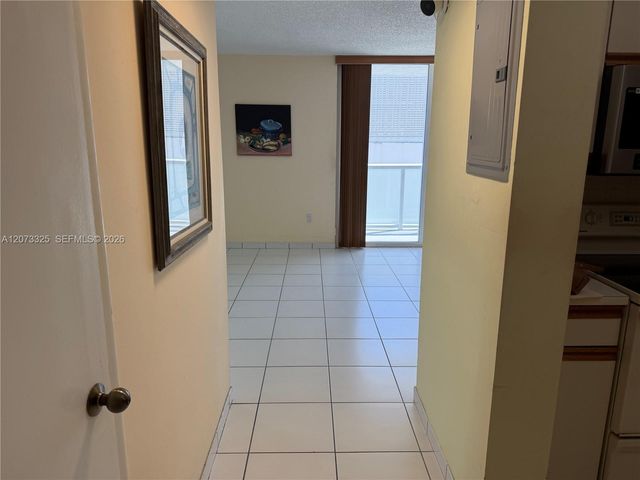 2457 Collins Avenue 1405, Miami Beach, FL 33140