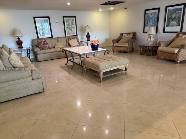 2457 Collins Avenue 1405, Miami Beach, FL 33140