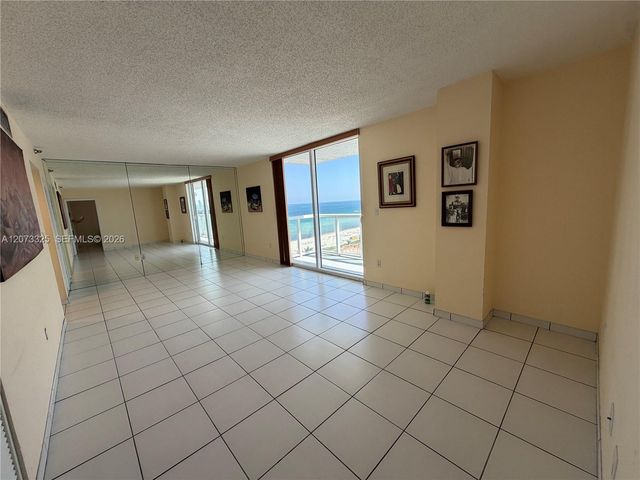2457 Collins Avenue 1405, Miami Beach, FL 33140