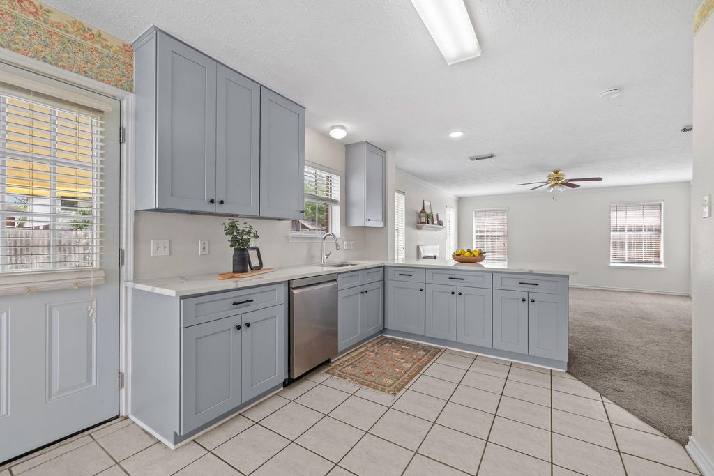 8727 Orchard Lane, La Porte, TX 77571