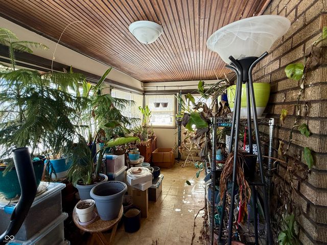 886 S Raceway Road, Indianapolis, IN 46231