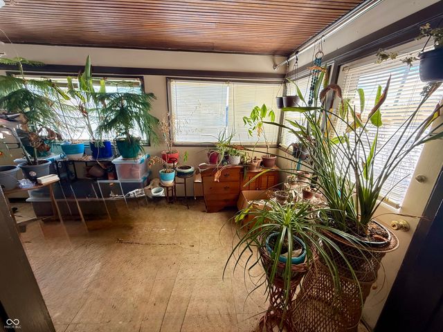 886 S Raceway Road, Indianapolis, IN 46231