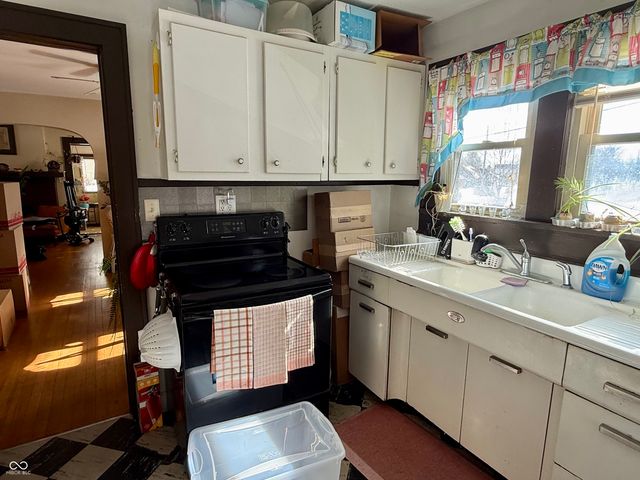 886 S Raceway Road, Indianapolis, IN 46231